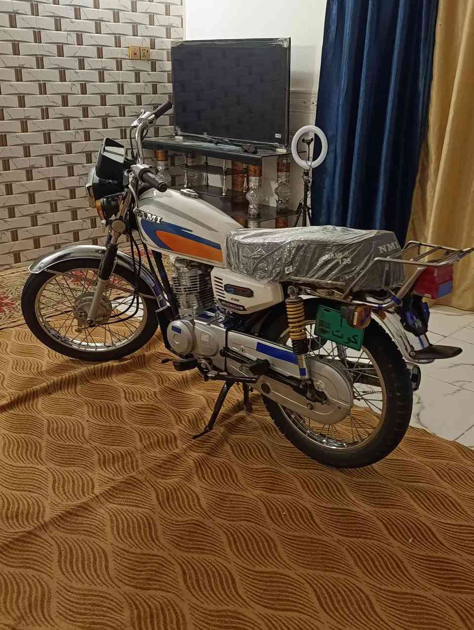 سلام عليكم شباب دراجه للبيع موديل 20 الدراجه تخبل اوراق اصولي المكينه ناعمه فول المكان كوت شارع النفط السعر 600           ***********
