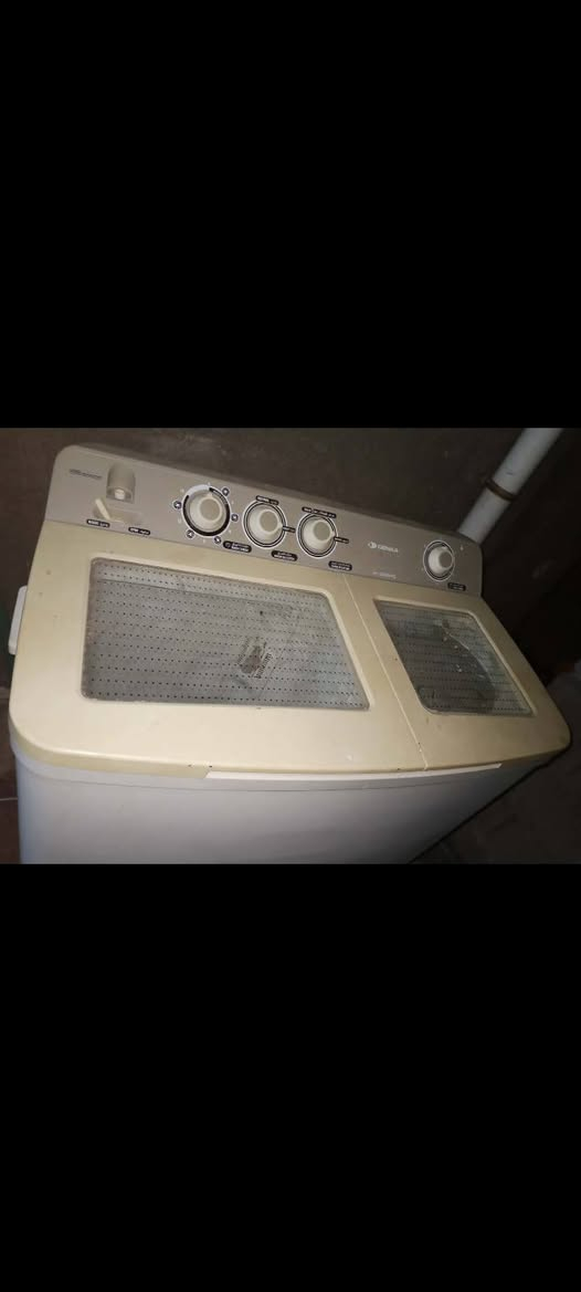 غساله للبيع مستعمله بسعر مناسب بس المنشف عطلان وعطله بسيط سعره ب٥٠ مكاني بلشاخه قريب المظخات للتواصل ***********
