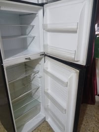 ثلاجه للبيع ٠٧٧٢٢٥٢٤٢٧٩