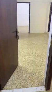 شقه الايجار  إيجاره (250)  تحتوي على غرفه نوم وصاله ومطبخ مكان حي جهاد...