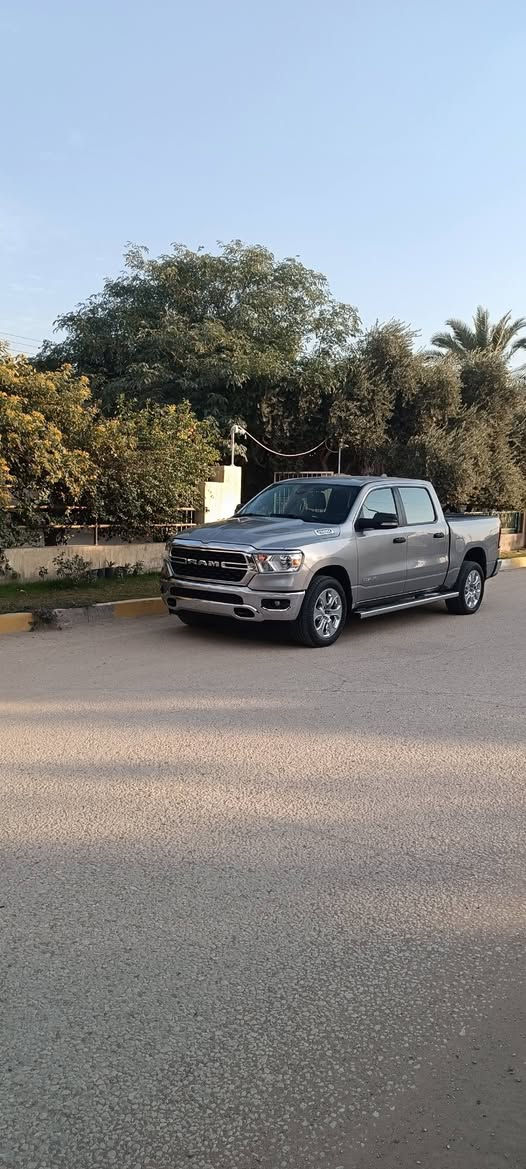 سلام عليكم دوج رام بك هورن 2023 مكينه 8..5700 لون سلفر حره بسمي تترقم جميع المحافضات ماشيه 2500 مشي جدا قليل سياره بدون ايرباك برده فقط.صور الحادث بالمنشور مصلح بيه البدي صبغ قبق البدي مكفول+جتاف القماره والكصه صبغ والبنيد ..السياره بدون اي نقص 
مواصفات السيارة بصمه تشغيل
مري شفط
تشغيل عن بعد
6حساسات اماميه 
4حساسات خلفيه 
كامره مع توقف ذاتي
شاشه تسلا كبيره 
فور ويل 
تبريد خلفي
هيتر مري جانبي واستيرن
جامه خلفيه سلايت 
اضواء ترحيب بالمري
مكان السياره الحله مركز المدينه
السعر 233مجال بسيط رجاء المو شراي ليتعبنه
تلفون***********  /***********
