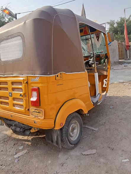 سلام عليكم تكتك موديل 18 بس دوس معمره مكاني بغداد سعر اربعه  ***********
