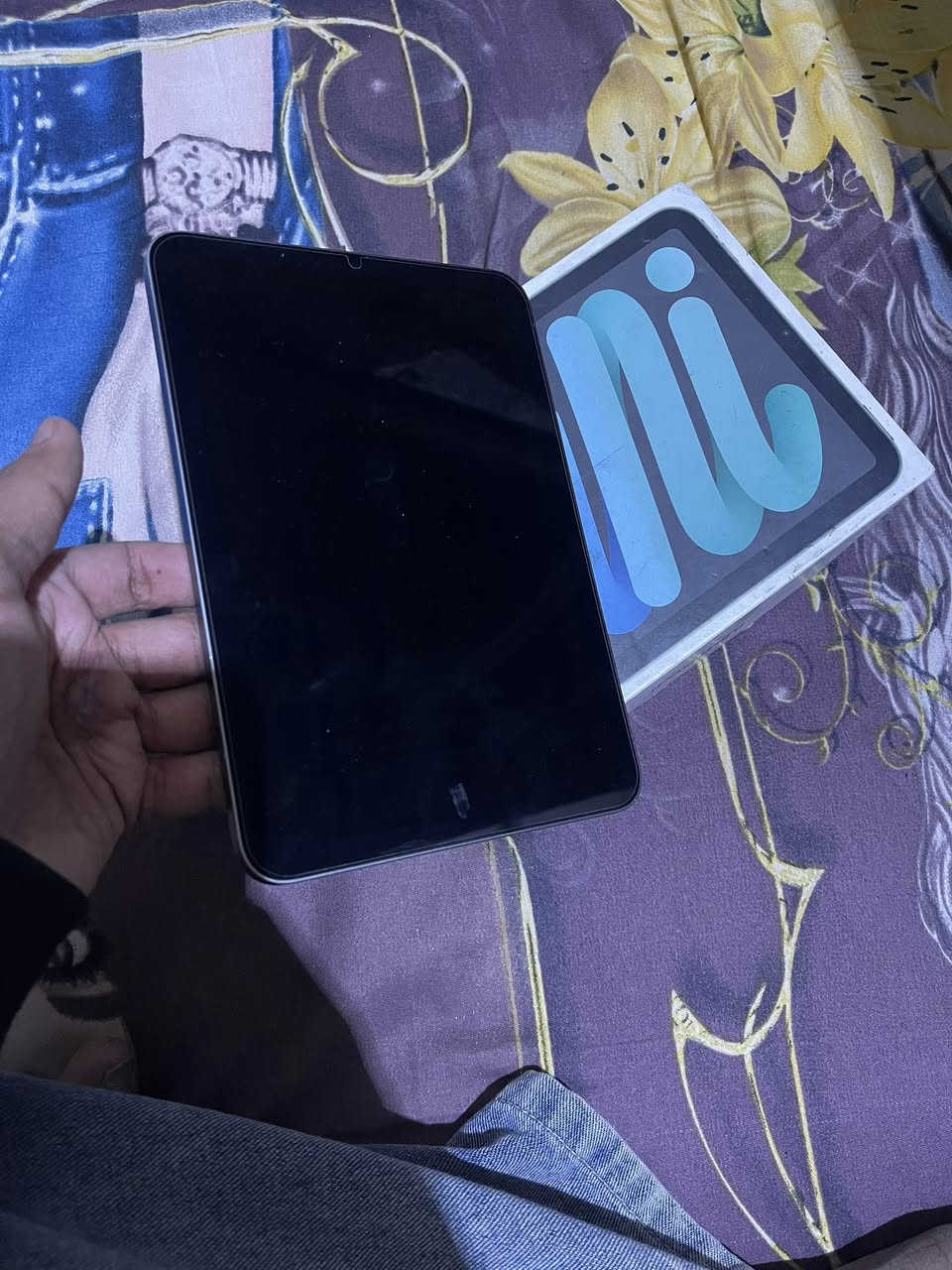 الايباد ما مفتوح ابد بي فقط شخوط بالظهر فقط 

الشحن والاداء بالالعاب فول الفول

ذاكره ٦٤ وياه كارتون والكيبل الاصلي 

السعر ٣٥٠ وبي مجال آو مراس 

***********
