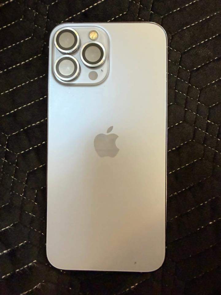 سلام عليكم ايفون 13برو ماكس للبيع التيفون مبدل بي كلاسة مال شاشة فقط بطارية خدمة 75 السعر 550وبي مجال للاتصال ***********
