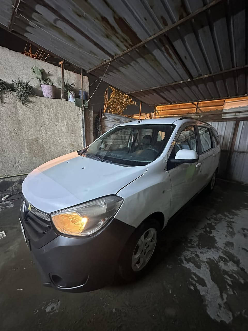 للبيع رينو لودجي 7راكب 
2014
السعر 60$ 
الاستفسار ***********
