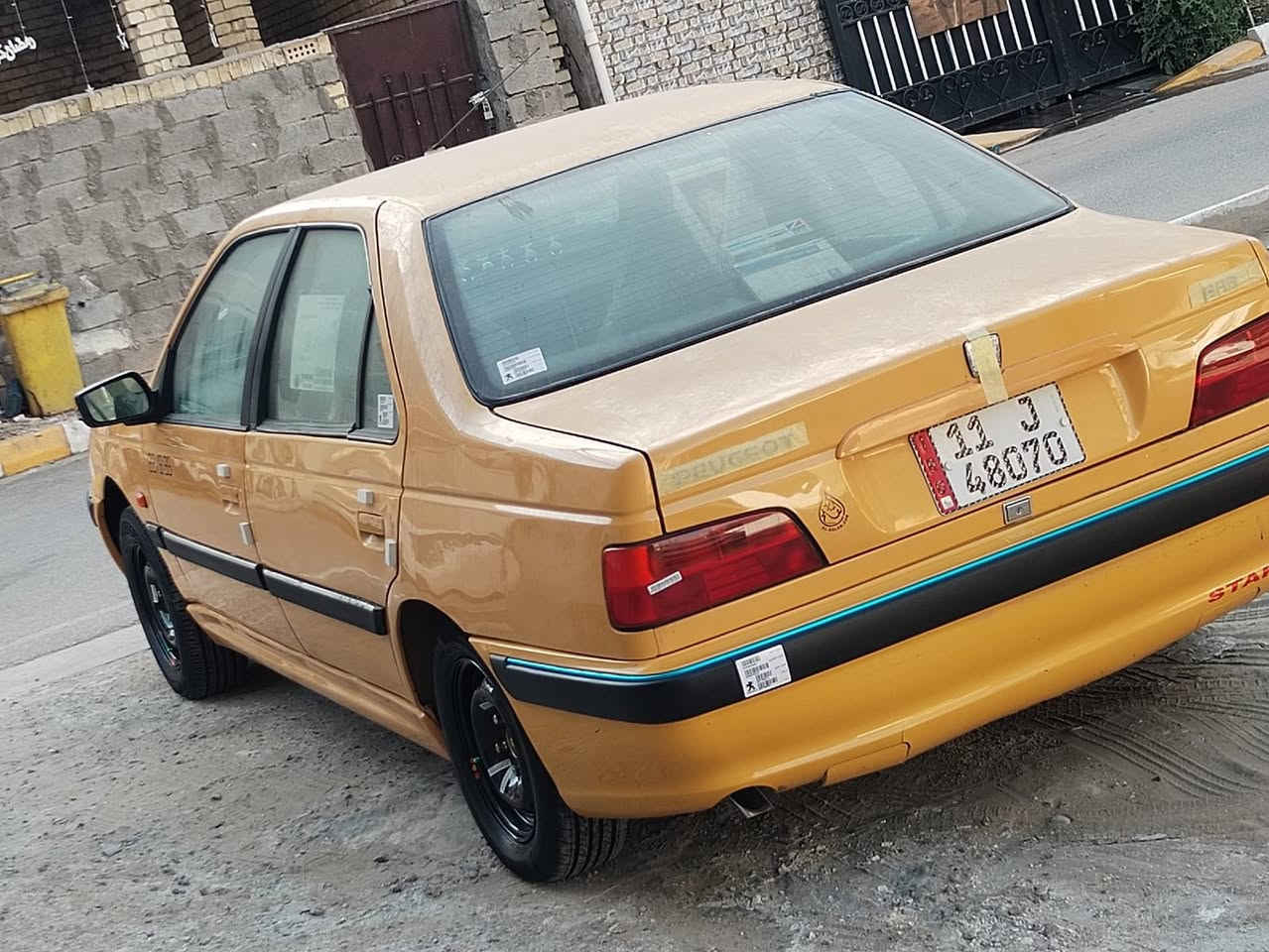 سلام عليكم 
بيجو بارص 2015 
سياره جديده خير من الله مناقصها شي 
جاهزه بوجهك للشارع مصفره هيه وغرامات 
مكان سياره بغداد الحسينيه سعر 45وبيها مجال بصيط رقم ***********
