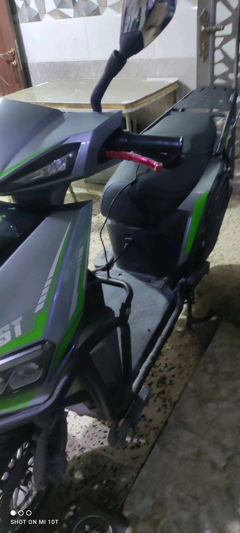 ماطور شحن سكنس 
6 باتري (  شاحنه عطلانه ) 
ماطور ماخذه ب 950 الف 
رايده ب 620 وبيه مجال قليل 