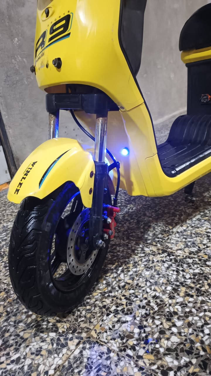 السلام عليكم من رخصة الادمن
دراجة شحن r9 مستعمله اخت الجديده 
مبدل بطاريات قبل شهرين 
بريكات شغاله بس البريك الامامي يرادله دهن
لايت زنون غير شغال بس اللوان 
شاحنه موجوده الاصليه والسلة موجوده ايضًا الشاشه بس الشحن ما يطلع والكيلومتر وتبدل النمر موجوده بس تفتح الوايرات لان مشكلات
للتوصال واتساب ***********
البصره ابو الخصيب كوت ثويني السعر 375 بيه مجال للشراي
