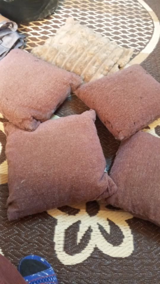 مرحبا للبيع شلع/دواشك سفنج خفيف العدد 6وبيهم وجوه
غطا ديوان قماش مخيط كامل غير مستخدم بعدة بالجنطة لون عسلي وجوزي القياس لديوان 9امتار واكثر
وغطا لون رصاصي مخيط وكامل مال ديوان 9امتار واكثر
وقطع مستعمل بس نضيفات  مفرش ديوان لون جوزي خمس قطع يرهمن لديوان 9امتار /ومفرش قطع لون رصاصي هم لديوان 9امتار  مع قطعتين لون عسلي
كوشات سفنج العدد 4 امانه الله كلهم نضاف مابيهن اي عيب الشراي يراسلني خاص
/مكانهم الايمن


**إذا كنت صاحب هذا الإعلان وتريد حذفه لأي سبب، رجاءا أرسل رسالة إلى الدعم الفني**