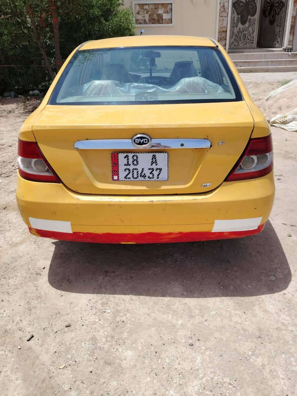 سيارة BYD f3
***********
موديل 2011
بأسمي السنوية تنتهي 2031
 هزة جديدة
رقم انكليزي تحويل ثاني يوم
مصفرة هيئة و غرامة
تخم تاير جديد
باتري جديد
صدر امامي و خلفي جديد
مشط استيرن جديد
لايت زنون
بيها خياس الدوسات
مكاني بغداد الصابيات
سعرها 33 ورقة
