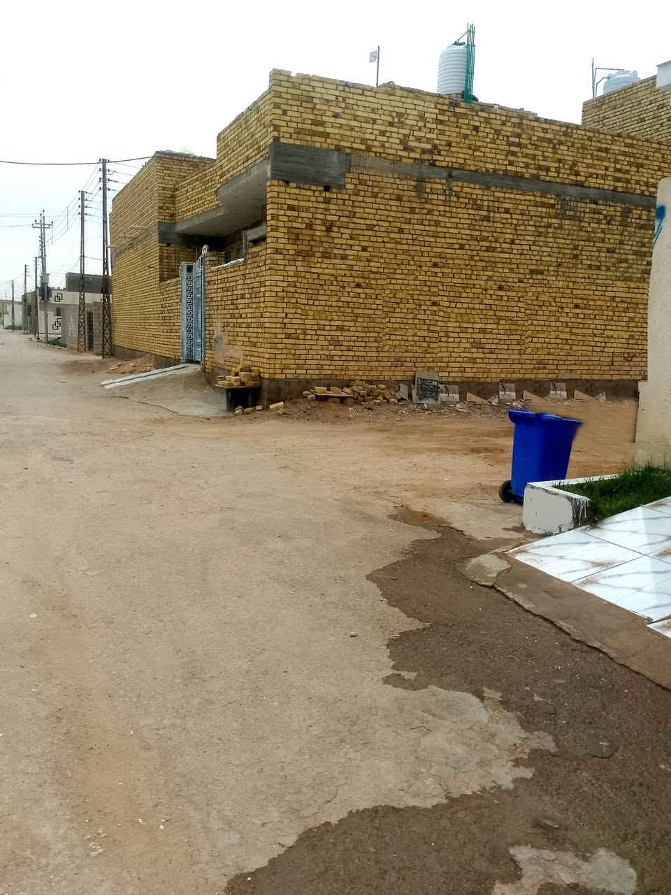 قطعه 135 متر حجي حسن اربع سايدات قرب المعهد ***********
