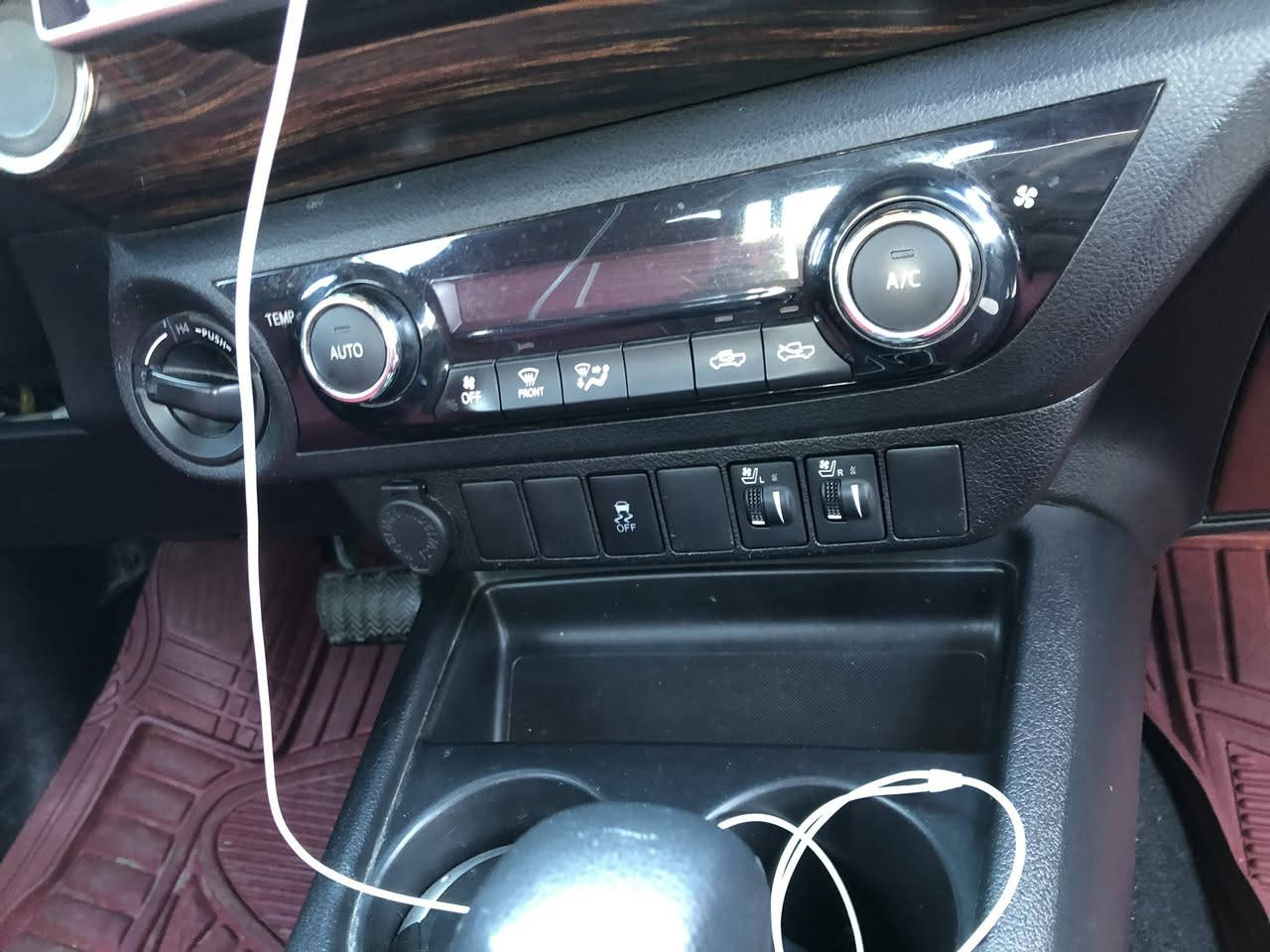 بسم الله الرحمن الرحيم
تويوتا هايلوكس ٢٠١٩  شركة جهان 
بدون صبخ و بارد دعامي لي دعامي شرط
ماشية ١١٢ الف كيلو 
سنوي جديد حتي  ٢٠٢٩
***********
***********
