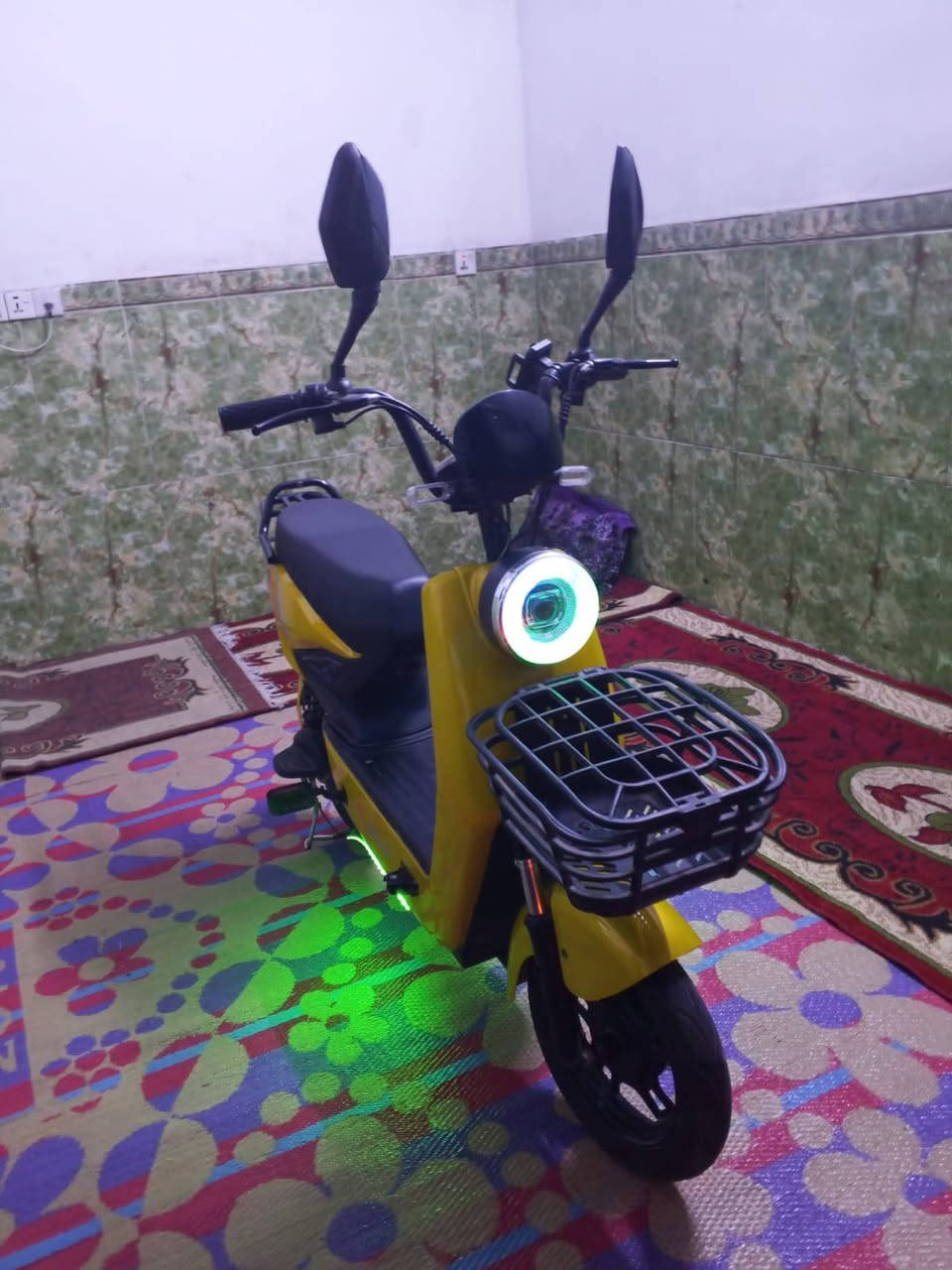 سلام عليكم دراجه شحن جديده السرعه 60 حجم 14 اربع بطاريات مابيهه اي نقص السعر 375 وبيه مجال قليل الرقم ***********
