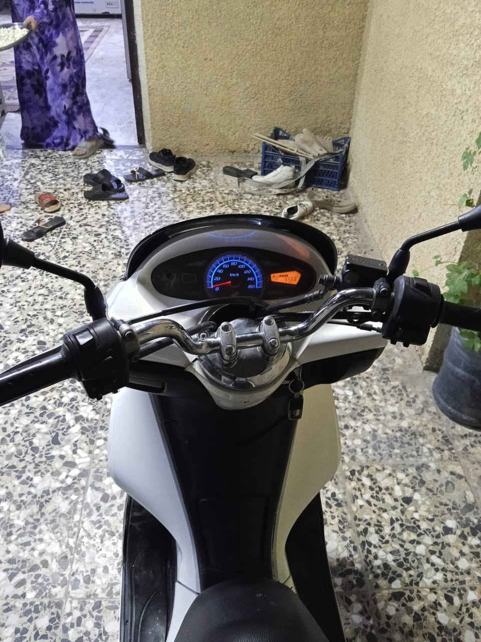 السلام عليكم pcx للبيع دراجه كامله كهربائيات شغاله مكينه 150 العنوان الشعب السعر 1250 الرقم ***********
