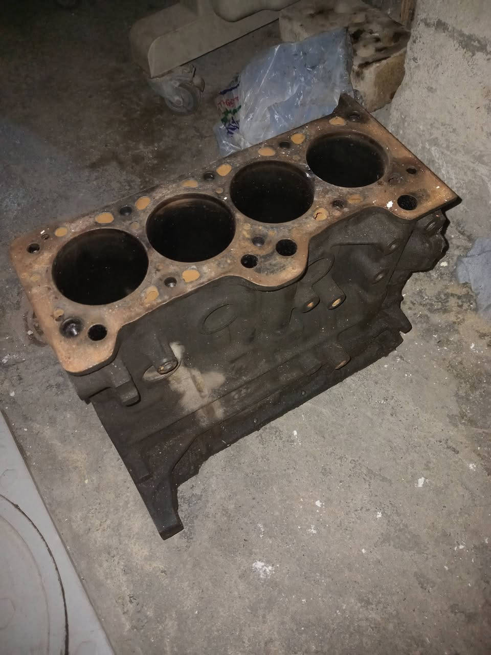 السلام عليكم للبيع سلندر وبساتم واذرع مال فيرنا سلندر بدون حاشيه نضيف مكاني بغداد الشعب ***********
السعر ٧٥
