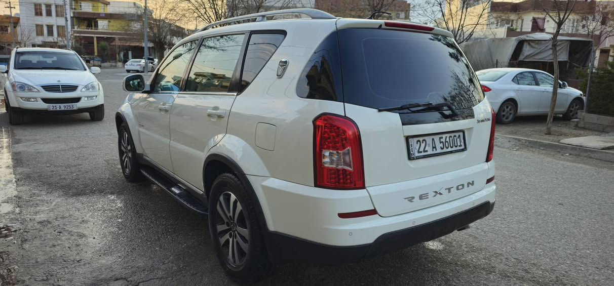 سانگوێنگ ڕیکستۆن 2015 فول مواسە فات گێڕومەکینە مارسیدس نیودەرگای بۆیاخە سێ پەڵە ساردی هەیە غازی تورکی بۆدانراوە 118هەزار ڕۆشتوە سعر{105}***********
