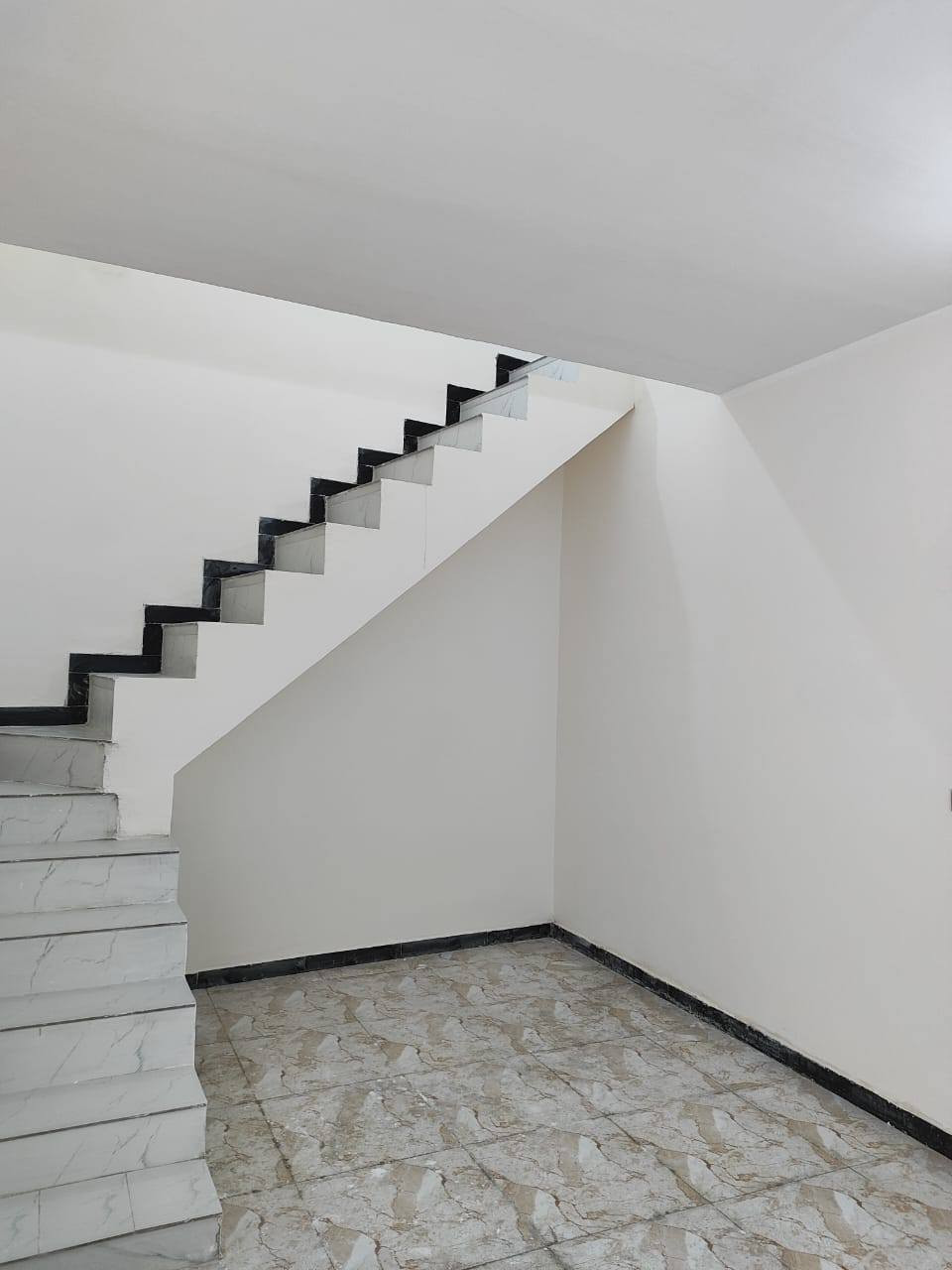 بيت ١٠٠م زراعي حديث
كامل الخدمات قريب على التبليط

غرفة وصالة واستقبال ومطبخ وصحيات ومنور

الموقع /  السديناوية قرب مدرسة صفي الدين

للاستفسار *********** يتوفر واتساب

https://chat.whatsapp.com/DAUdXFm5YqX38v3lRTvPuk
