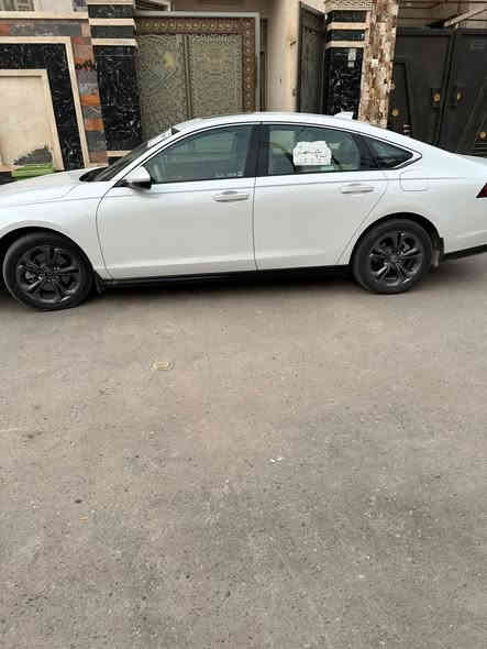 السلام عليكم .
للبيع# هوندا اكورد 
الفئه . EXL فول مواصفات 
جلد كرسين كهرباء داخل بيجي
كشانه تدفئه كشن ميموري 
تبريد قطعتين حساس امامي خلفي بلادي كلش حلوه مواصفاته على حد التورنك
حادثه كلش حلو بدون ايرباك ولا دواخل 
الموديل 2023 
ماشيه 50
رقم بغداد
السعر :21200 وبيه مجال 
مكان السياره الفلوجه 
اتصال ؛***********
