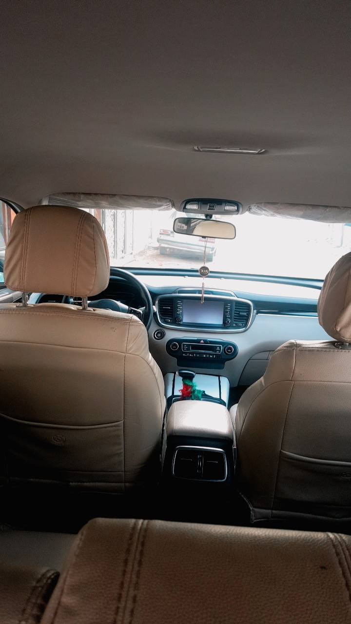 سلام عليكم
سورنتو 2020 خليجي بأسمي كامل موصفات عدا الفتحة كفالة عامة عدى بارد مبين بالصور سيارة مال بيت بعدها جديدة واحلى من الصور ماشية94000  مكينة وكير بالباكيت حدادية جديدة باب خلفي كهربائي كشنات كهربائية بصمة تشغيل بصمة ابواب حساسات امامية خلفية  رقم انكليزي الجديد تحويل ثاني يوم السعر 265 وبيها مجال
 ***********
