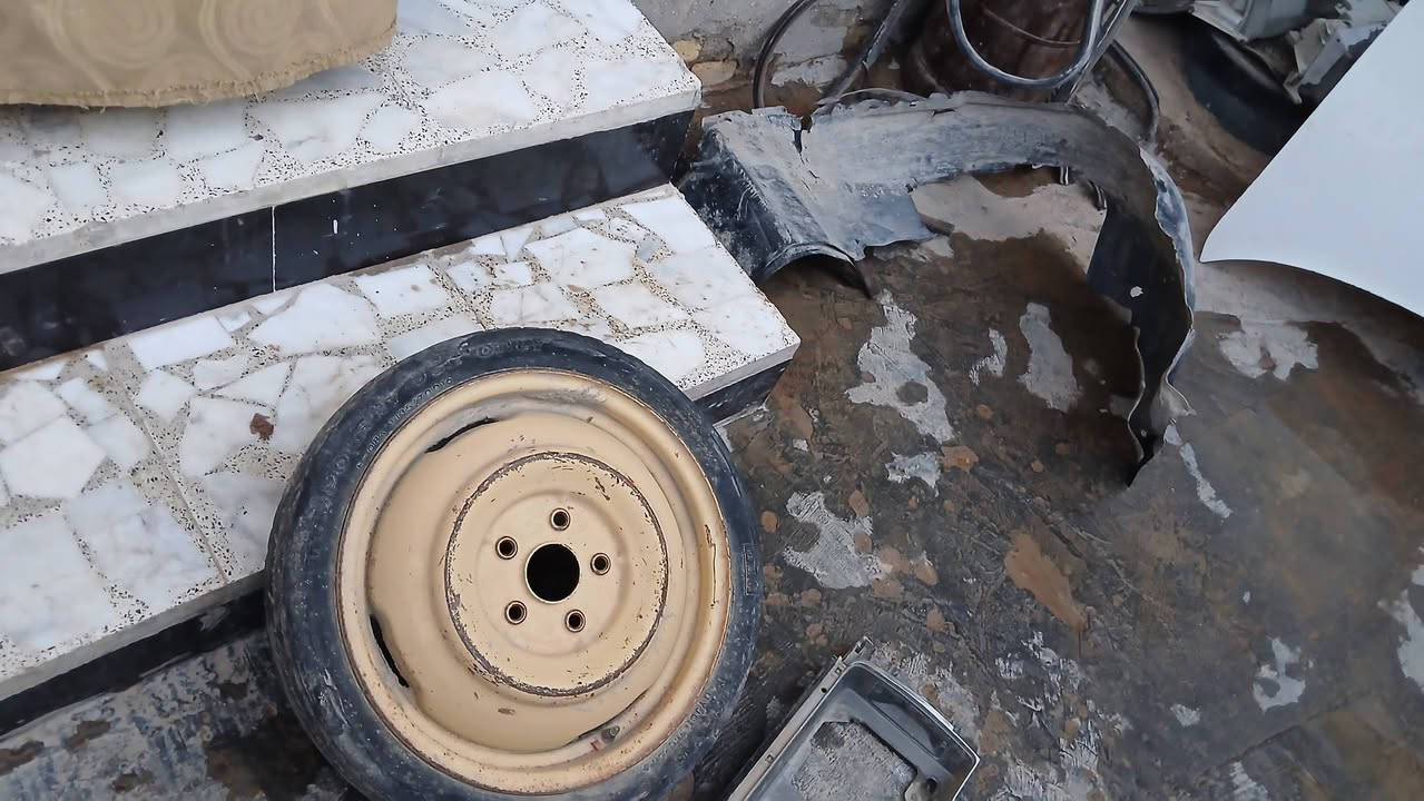 فره مارك نظيفة مع غرفه مع حدادية لايتات اصليات  بسعر مناسب مكاني النجف  ***********
