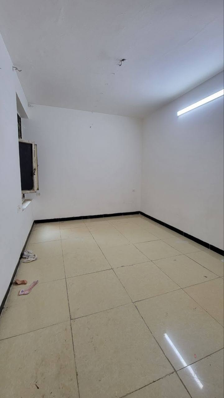 🏡✨ فرصة مميزة للإيجار في السيدية ✨🏡
🔹 شقة للإيجار 130 متر – طابق ثاني
🔹 تحتوي على:
🛏️ غرفتين نوم
🍳 مطبخ
🛋️ صالة
🚿 خدمات
🌤️ سطح
💰 بدل الإيجار: 550 ألف 
📍 موقع مناسب وسكن هادئ ✔️
📞 للاستفسار أكثر:
 التواصل عبر الرقم التالي 👇
📲 ( *********** )
🔥 لا تفوّت الفرصة – الشقة جاهزة للسكن فوراً!
