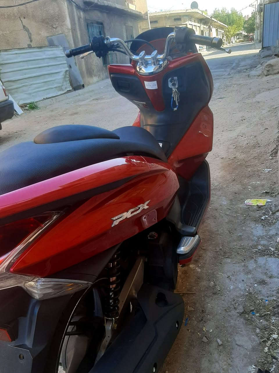 السلام عليكم للبيع دراجه pcxجيل الاول دراجة مال رمبه مديل18  الدراجه على  ايدي حجم مكينه 150ياباني الاصلي
دراجه كامله أستان كهربائي حساس ازدحام ٢حرف A  الدراجه مكينه لوك شلعه معدل خير من اللّٰه  جديده بمعنئ الكلمه واحلا من الصور  دراجة مكينه مكفوله اي نقص مابيه السعر مليون 550 وبيها مجال 
العنوان شارع حيفا قرب جسر باب المعظم 
هاتف ***********
