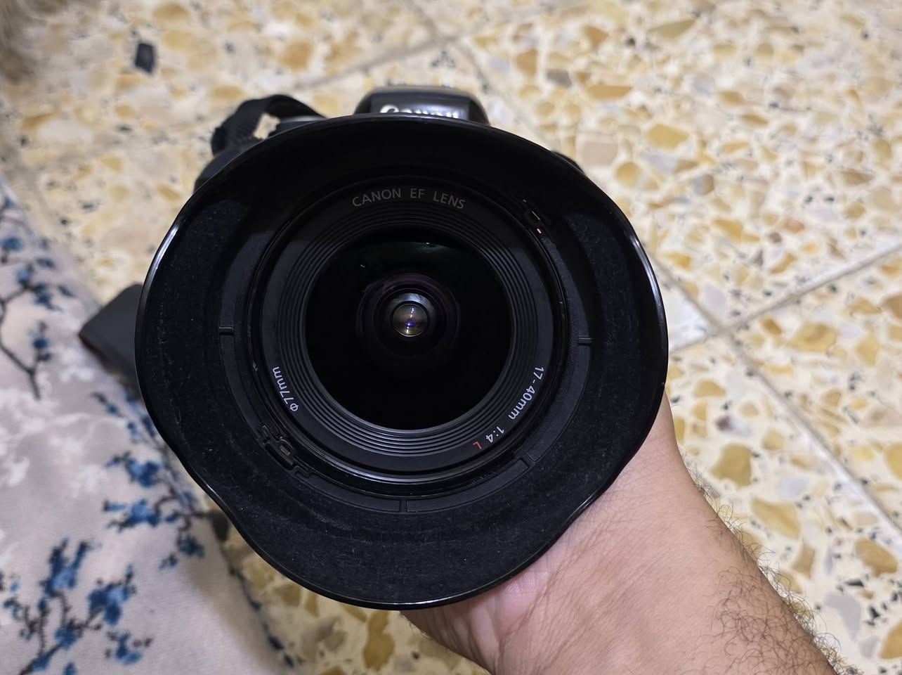 كامرا كانون 750D مع عدسه 17 40 فتحه4 الرنك الاحمر
مع كامل ملحقات قباقه العدسه بطاريتين شاجنه الاصليه سير كتف سعر العدسه ٣٠٠ الف سعر البدي ٢٥٠ 
سعر ال٢ ٥٠٠ الف ***********
