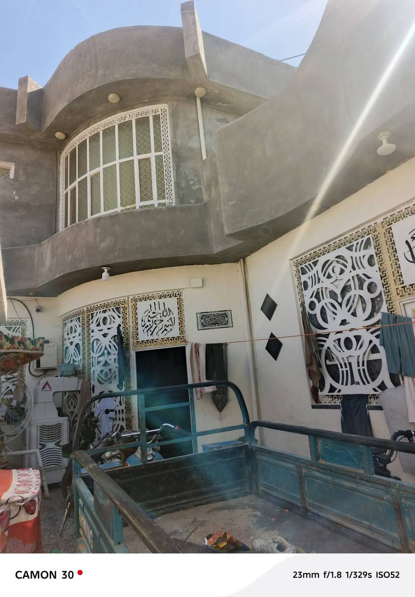 سلام عليكم
بيت للبيع طابو زراعي سند25  طابقين مساحه 200 14×14 
خمس غرف نوم صالتين اربع حمامات كراج سيارت يبعد عن شارع مشايه الامام الحسين150متر يصلح بيت ويصلح حسينيه موقع البيت سيد سماعيل 
للتواصل ***********
***********
