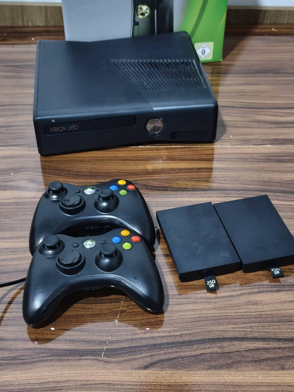 إكس بوكس 360 للبيع 🎮
نضيف كلش – استعمال بيت فقط (مو مال محلات)
🔹 الجهاز نضيف ويشتغل 100%
🔹 ويا يدتين أصليات
🔹 ويا هاردين مال ألعاب
🔹 السعة: 250GB
🔹 متروس ألعاب جاهزة
💰 السعر: 150 ألف بي مجال 
📍 المكان: كركوك
📞 للتواصل: خاص أو واتساب
***********
