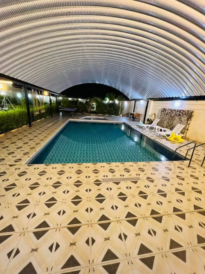 #شاليهات_ومنتجعات_الذهبي 
جديد جديد شاليهات ومنتجعات الذهبي 
شاليهات ومنتجعات الذهبي للايجار نستقبل الحجوزات من عوائلنا الكريمة ( عوائل_شباب) على مدار الأسبوع من كافة المحافظات بنظام حجز نهاراً ومساءً ومبيت 
للحجز الاتصال📞 على الرقم ***********
أو المراسلة واتساب أو بيج الصفحه( صلاح الدين_ قضاء بلد).

((علماً ان مدينة بلد تبعد حوالي 70 كم عن شمال العاصمة بغداد و تمتاز المدينة بمناخها الرائع كونها محيطة بحزام اخضر يجعلها تتميز بذلك)) .
 
(يتضمن المكان كل وسائل الراحة وكل ما تحتاجونه)
☘️🏊‍♂️الأمان والنظافة 💯
☘️🏊‍♂️كهرباء على مدار 24 ساعة⚡️ 
☘️🏊‍♂️مسبح كبير 🌈☃️
🍀🏊‍♂️مكان مخصص للشوي 🐟🐓 
🍀🏊‍♂️كراج سيارات كبير 🚗 
🍀🏊‍♂️حديقة كبيرة 🌿🌺🌹
🍀🏊‍♂️تحتوي على غرفة نوم 🛌 وصالة كبيرة 👈ومطبخ مجهزة ومؤثثه بالكامل بسبالت حديثة و تدفئة 🔴

 📍 العنوان
 محافظة صلاح الدين - قضاء بلد - بداية مدخل رقم 3 - قرب مركز شرطة عزيز بلد
#بساتين_ومزارع_العراق
