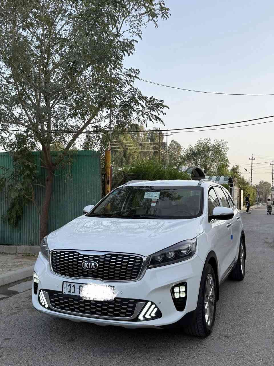 السلام عليكم
كيا سورنتو 2019  خليجي ضمان الدولية 
السيارة مكفولا كفاله عامه من الضربه و الصبغ و التبديل و البارد و حته الدعاميات 
السيارة جديده معنى الكلمة 
رقم بغداد سنويه هزه جديد بسمي  تحويل مباشر 
فول مواصفات عده البانوراما  
بصمة مع بصمة أبواب وجنطة كهربائية 
محرك 6 سلندر 3500 
مانع انحدار 
مانع انزلاق   
حساس امامي خلفي 
مقاعد كهربائية  
نظام اوتو هولد 
اربع وضعيات قيادة 
مقاعد ٧ راكب مع ثلاث قطع تبريد 
بردات خلفية 
تحكم ستيرن جهتين 
إشارة ترحيب 
بعد بيها مواصفات هواي مذاكرهن 
ماشية 43 الف كم 
ع وضع الشركه سياره جديده 
السعر (السعر 248)
ماكو هيج سعر بهيج نضافه
السيارة اخت الزيرو 

مكاني بغداد/ الكرخ 
للإستفسار. ***********
