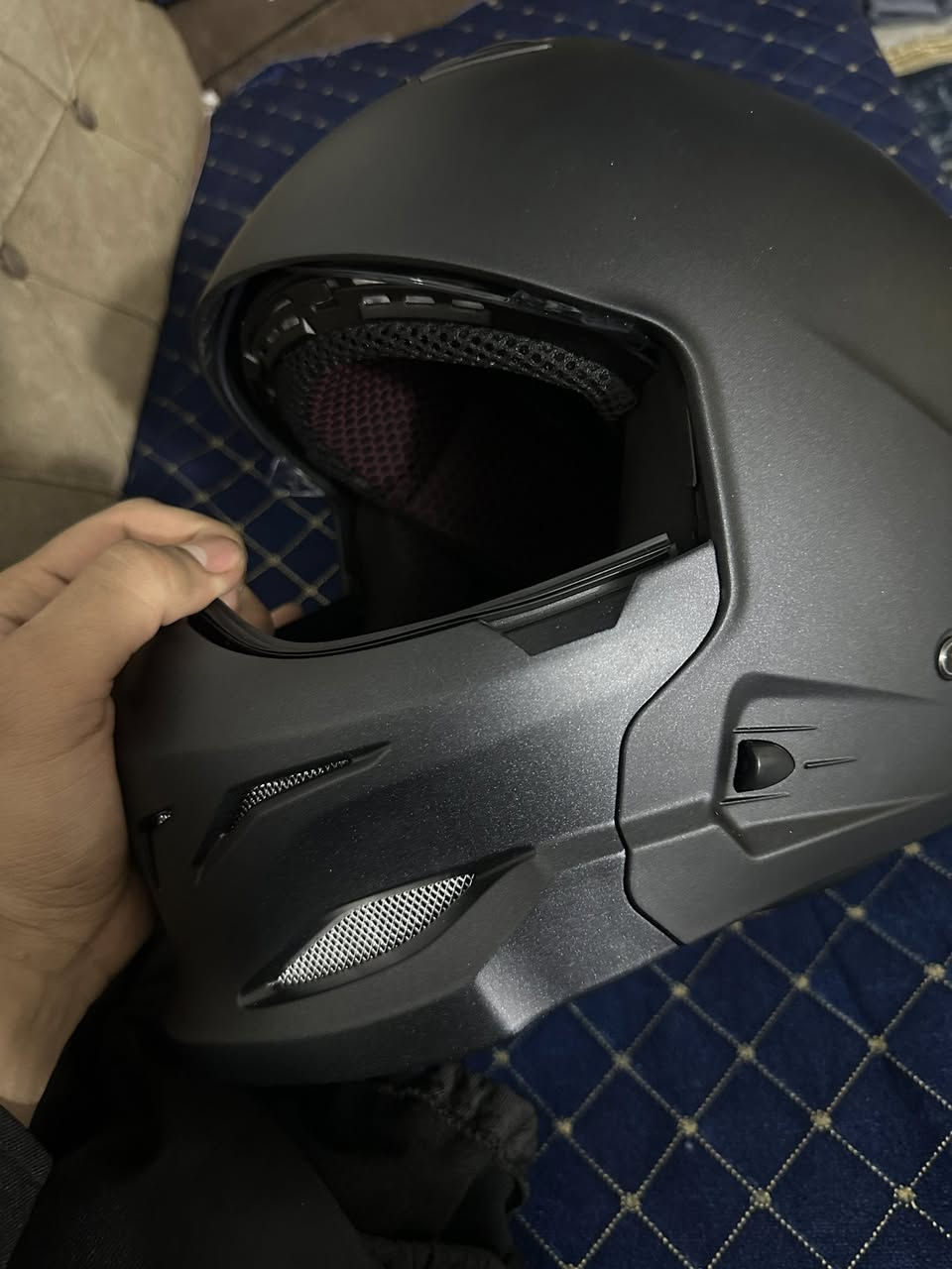 خوذه دراجات قياس M جديده سعرها ٣٥ اول تم ***********
