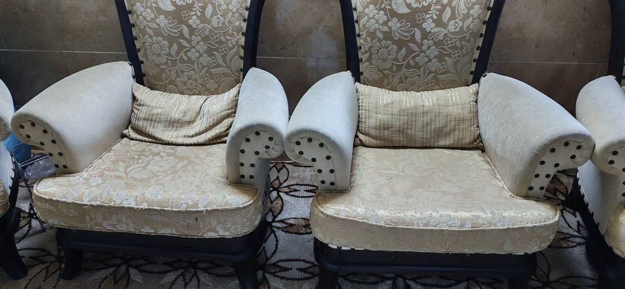 ئەم کەل و پەلانە بۆ فرۆشتن

تاقمێکی قەنەفەی تورکی ئەسڵ 
10 نەفەری

مێزێکی نان خواردنی تورکی شەش نەفەری لەگەڵ شەش کورسی  لۆک

مێزێکی ئاسایی

چوار تەپڵەک بەحەجمی جیاواز

مێزێکی تەلەفزێۆن

هەموویان مارکەی تورکی ئەسڵی زۆر کەم بەکارهاتوون

نزیکەی 20گەڵای پێدراوە 
تەنها بە هەشت گەڵاو معامەلە

شوێن سلێمانی

***********

viber+whats APP
