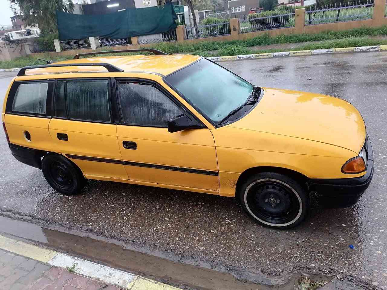 السلام عليكم ورحمة الله وبركاته اخوان استرا للبيع فقط بدون مراوس المحرك والكير شرط دفتر بانزين موجود شرط النقابة والغرامة والباقي كدام العين موديل ٩٣  سنوية صاقطة شرط الوكاله والتحويل *********** السعر ٢٥ وبيهة مجال ان شاء الله
