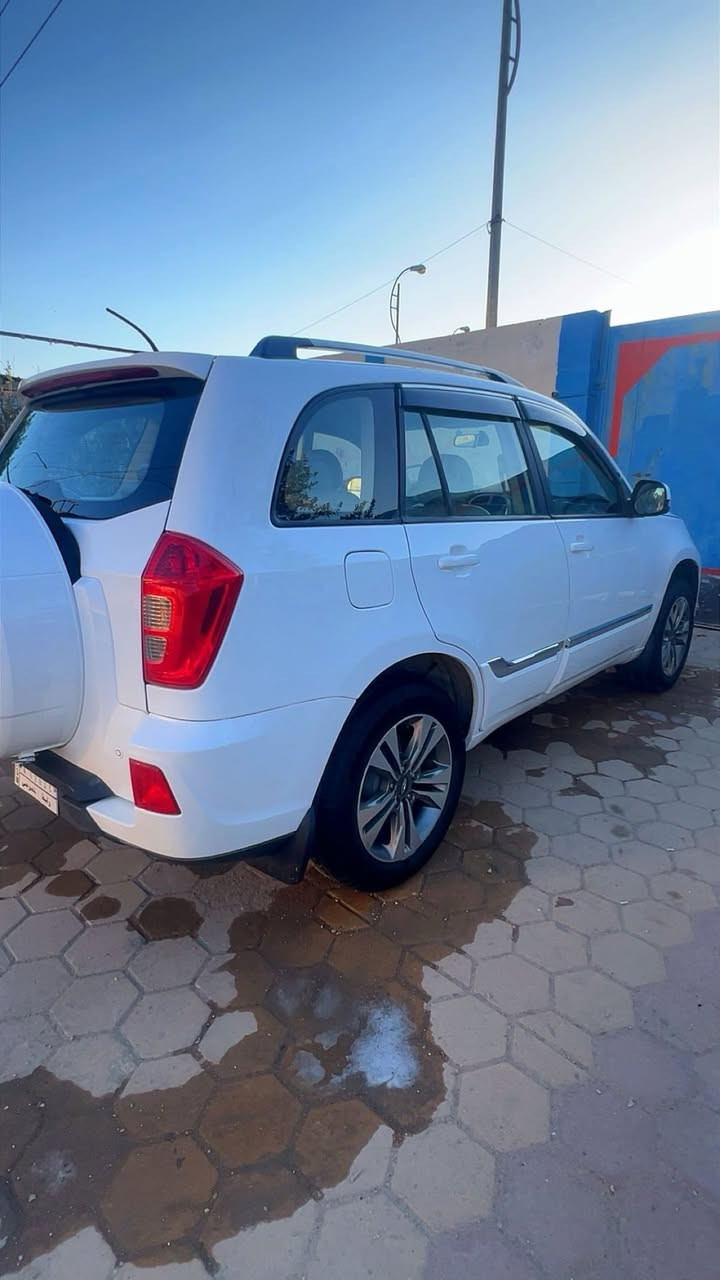 رقم واسط
سياره حلوه وحداديه تخم تاير 
ماشيه 141
السياره بيها شويه صبغ بالباب خلف الصدر
والباقي مكفول
كير ميكانيكي
كامره وشاشه 
مكان السياره 
واسط كوت 
السعر اتصال عله الرقم
***********
