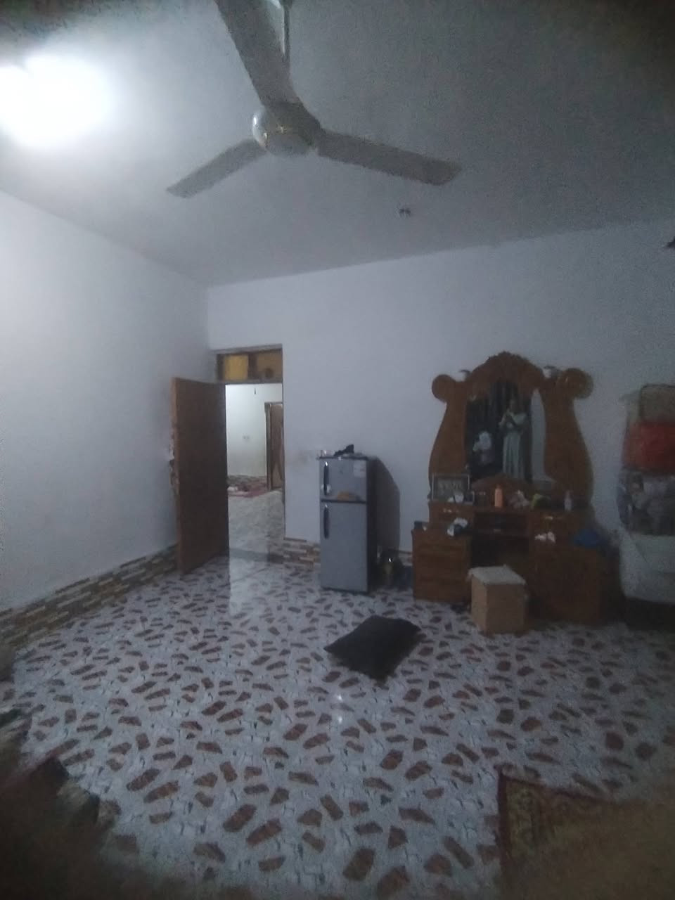 السلام عليكم
بيت للبيع في حي الحكيم قرب مجسر الحولي المساحه ٢٧٥ غرفتين وصاله ومطبخ واستقبال صحيات خارج وداخل السعر وباقي التفاصيل الاتصال على الرقم *********** و ***********
