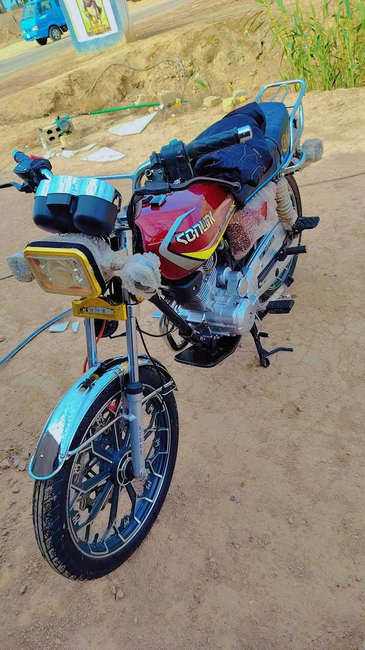 يا الله سلام عليكم دراجه للبيع سفانه موديل 24 مكفوله كفاله عامه أوراق كامله كهربايات كله شغال دراجه انضف من الصوره بشرط طالعه بل 26 بشرط نايلون بيهة مكينة 200 شلعة خير من اللة  السعر 700 وبيه مجال للشراي اتصل وبيك خير وتدلل ***********

