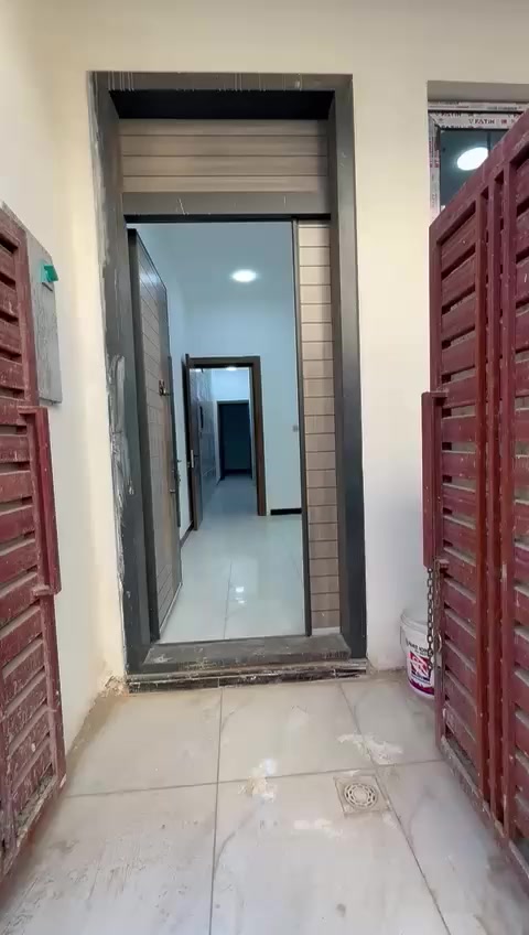 دار ٦٢ متر زراعي طابقين للبيع
صالةو مطبخ وخدمات وغرفة نوم بالطابق الارضي 
غرفتين نوم وحمام بالطابق الاول 
بيتونة وسطحين 
في منطقة حي تونس آفاق عربية 
السعر ١٧٣ مليون 
للاستفسار الاتصال على الرقم ***********
