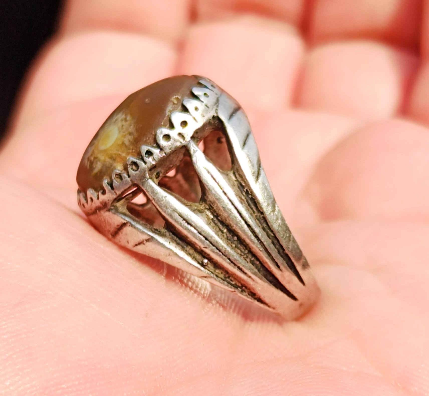 سلام عليــــكم 🫷🏿👇👇رمضان مبـارك 

تحفه وقديم(سليماني زيتوني الخاتم قديم) 
عين 👁 عطــــف 

صياغه يدويه فضه عراقيه.. 
قيــــــاس الخاتم(22..23)

يوجد توصيل بدون مراوس او حجز مكاني سماوه سعـــره مع التوصيل(40)🖤🖤 السماوا, المثنى


**إذا كنت صاحب هذا الإعلان وتريد حذفه لأي سبب، رجاءا أرسل رسالة إلى الدعم الفني**