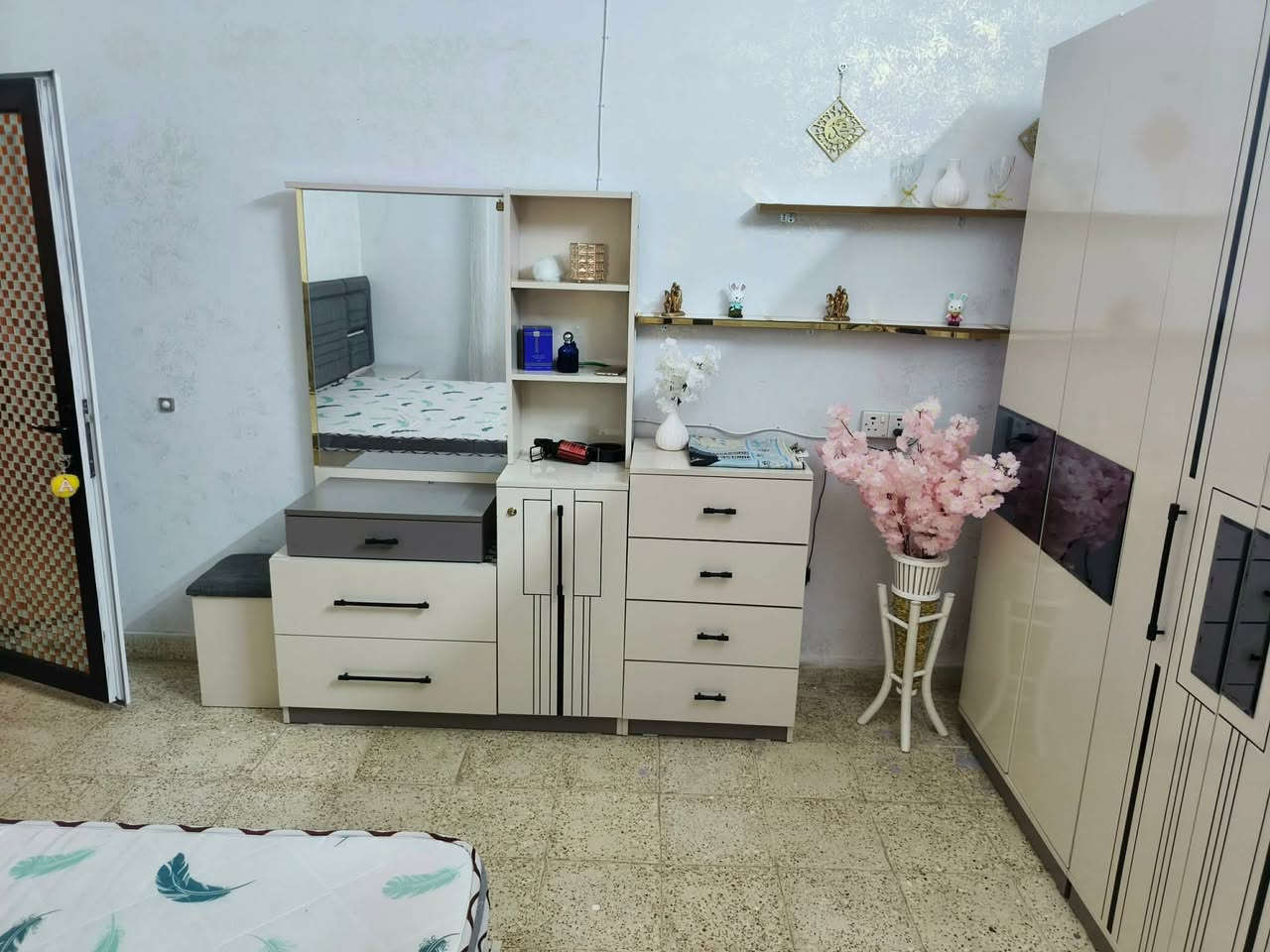 غرفه جديد مكان فلوجه 
تسع قطع 800بي،مجال


**إذا كنت صاحب هذا الإعلان وتريد حذفه لأي سبب، رجاءا أرسل رسالة إلى الدعم الفني**