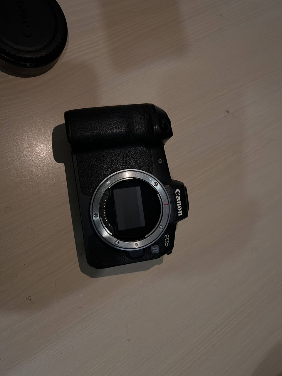 كامرة   Canon  R
آدبتر شركة Canon جديد 
عدسه 24_105 الإصدار الثاني
عدسه زوم   70_200 دبل ستبلايزر الإصدار الثاني
الملحقات الموجوده
بطارية العدد 2
 حزام كتف
جيلاتين للكامره
كارتون الكامره موجود
كارتون الآدبتر موجود
جنطة الخاصه العدسة موجوده
*********** واتساب

