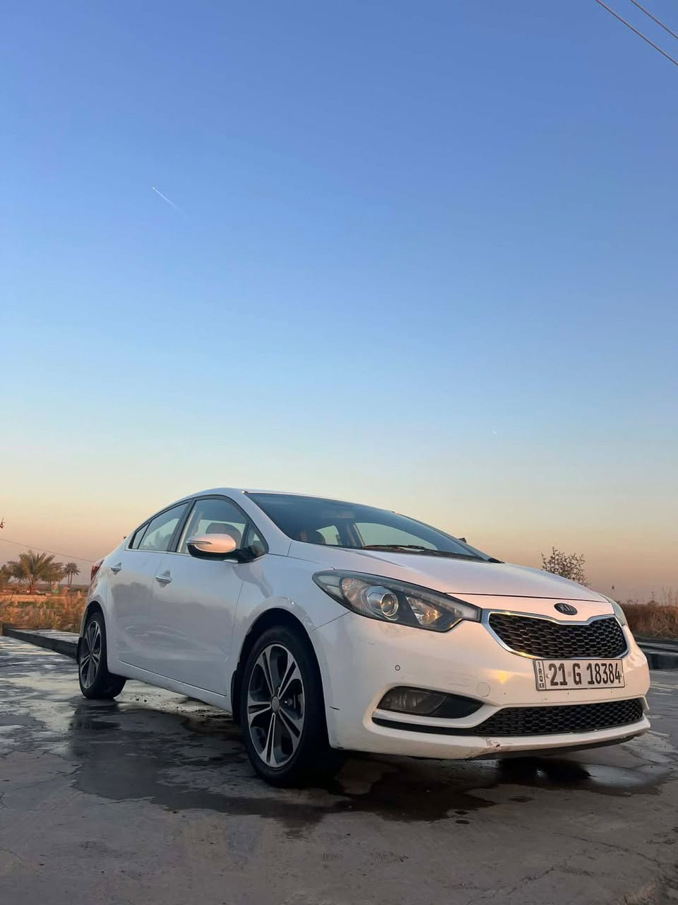 السلام عليكم سيراتو للبيع موديل 2013 بيها صبع مكدار شبرين باب عكس السايق فقط رقم سليمانية بسمي مكان السيارة واسط الصويرة للاستفسار اتصل على الرقم *********** السعر 117
