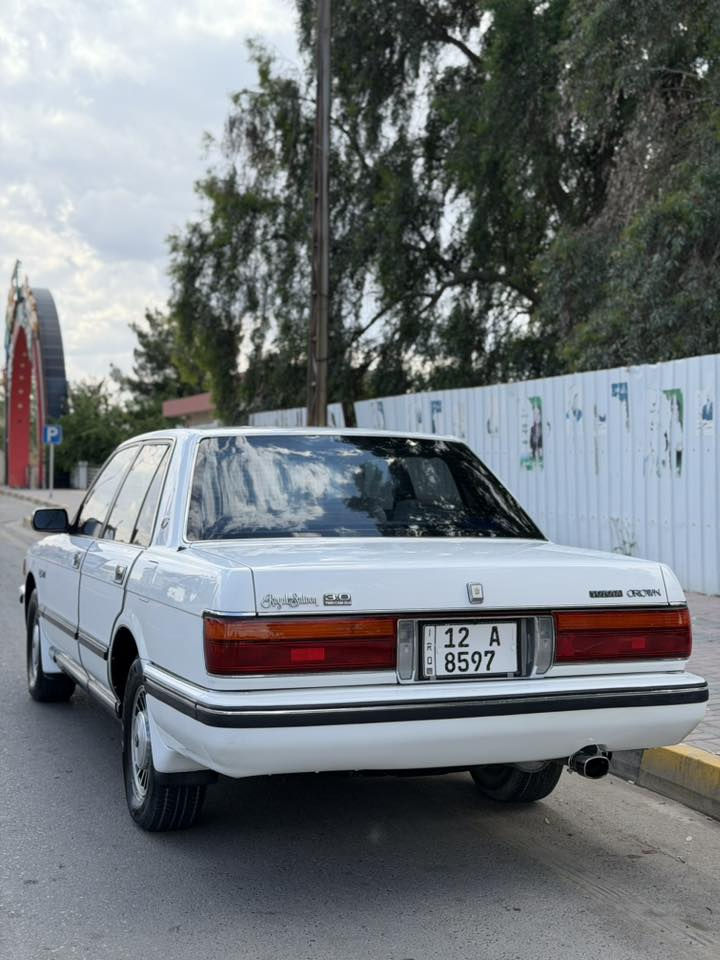 سيدان للبيع 1988 رقم نينوى بأسمي
السياره وضع شركة صبغ شركة مكفولة من الضربة والمعجون 
بيها ملاحضات قليلة السيارة بالواقع احلى من الصور 
مكان السيارة الموصل 
للأستفسار ***********
