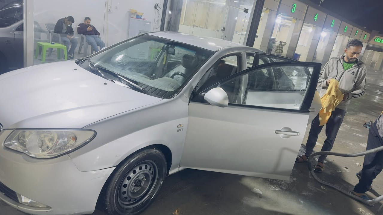 سلام عليكم الانتره 2010 دخول جديد سياره كاترون كير مكينه جدد حداديه منتهيا  تخم تاير ويلكب جدد اي نقص ما بيها تبريد  ثلج ❄️ مكينه 1600 انسه صرف لف راسك ونام سياره تخبل ربع ما ذب عليها زيرو لبيع او الامراوس سعر 40  وبيها مجال مكانه بصره رقم لهاتف***********
