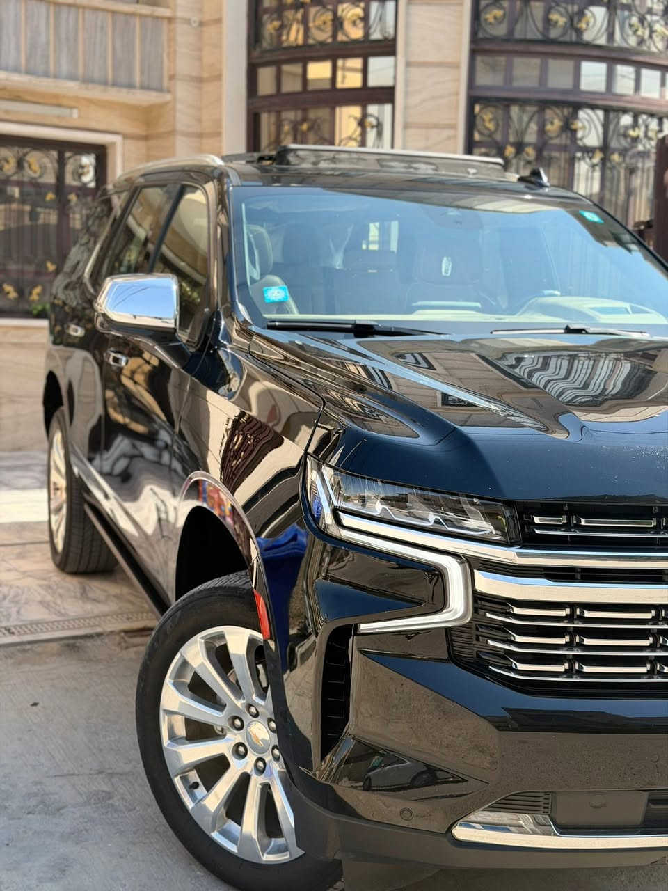 السلام عليكم
الفئة: بريمير .1

1. الموديل 2023

V8 EcoTec3 لتر 5.3 :المحرك .3

1. الممشه 57

2. ناقل الحركة: أوتوماتيك

3. نظام الدفع: رباعي (4WD)

Air Ride + Magnetic Ride Control :التعليق .8

1. عدد المقاعد: 7 ركاب (كراسي كابتن بالصف الثاني)

2. جنوط ألمنيوم 22 إنج

3. مقاعد جلد فاخرة

4. تبريد وتدفئة للمقاعد الأمامية

5. تدفئة مقاعد الصف الثاني

6. ذاكرة حفظ لمقعد السائق

7. شاشة معلومات وترفيه كبيرة

8. Apple CarPlay 9 Android Auto

Bose نظام صوت .17

1. شحن لاسلكي للجوال

2. كاميرا 360 درجة

3. شاشة عرض على الزجاج الأمامي (HUD)

4. مرآة داخلية كاميرا رقمية

5. فتحة سقف بانوراما

6. باب خلفي كهربائي

7. تشغيل السيارة عن بُعد

8. رادار آمامي

(Adaptive Cruise Control) مثبت سرعة متكيف .26

1. نظام النقطة العمياء

2. تحذير الخروج عن المسار

3. فرملة طوارئ أوتوماتيكية

4. حساسات أمامية وخلفية

5. تعليق هوائي جكات

السعر 53

للاتصال***********

