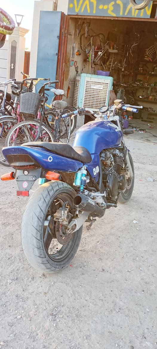 السلام عليكم دراجة سيبي فور cb400 الدراجة نظيفة كلش كدامكم بالصور والدراجة كفالة من كلشي كلشي بيها شغال بس فقط بيها صوت يطغ بالمحرك مايكلف 250 الف تصليحه الدراجة تجي تشوفها بالحقيقة احلا من الصور بعد مكانها الانبار فلوجة قضاء الكرمة الدراجة سعرها مليون و 100 وبيها مجال للشراي بس التواصل واتساب *********** واتساب فقط والشراي يجي
