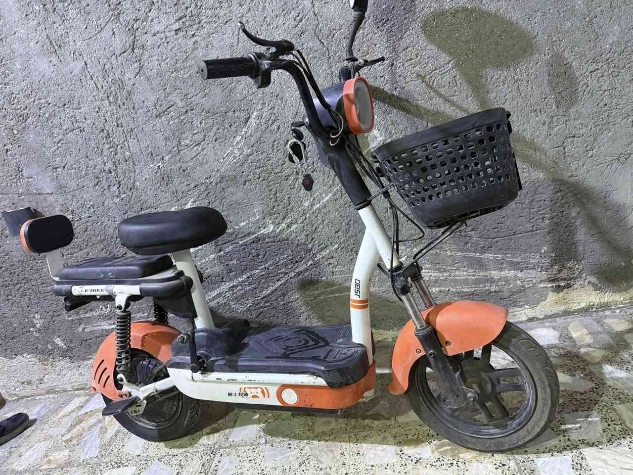 السلام عليكم دراجه شحن للبيع بطاريات نص عمر الرقم ***********
