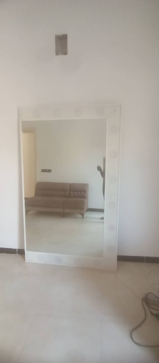 مرايا البيع قياس ٢٠٠*130عدد ثنين سعر اوحده ٨٠ وبي ***********
