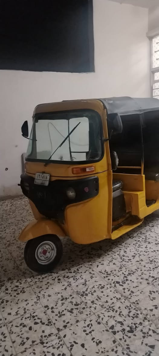 السلام عليكم للبيع تكتك 2018 رقم ديالى تحويل مباشر تكتك كفاله عامه من الضربه و الخياس تكتك مصبوغه عام للجماليه فقط فقط بيها محرك 21 كفاله وهاي كدام عينك تكتك نضيفه وما ناقصها شي للتواصل على الرقم ***********  تكتك حلوه وسعرها مناسب
