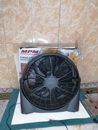 مروحة أرضية • قياس كبير • تشتغل شوي وتوقف